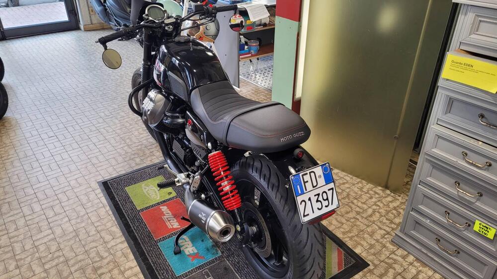 Moto Guzzi V7 Stone Special Edition (2022 - 25) (2)