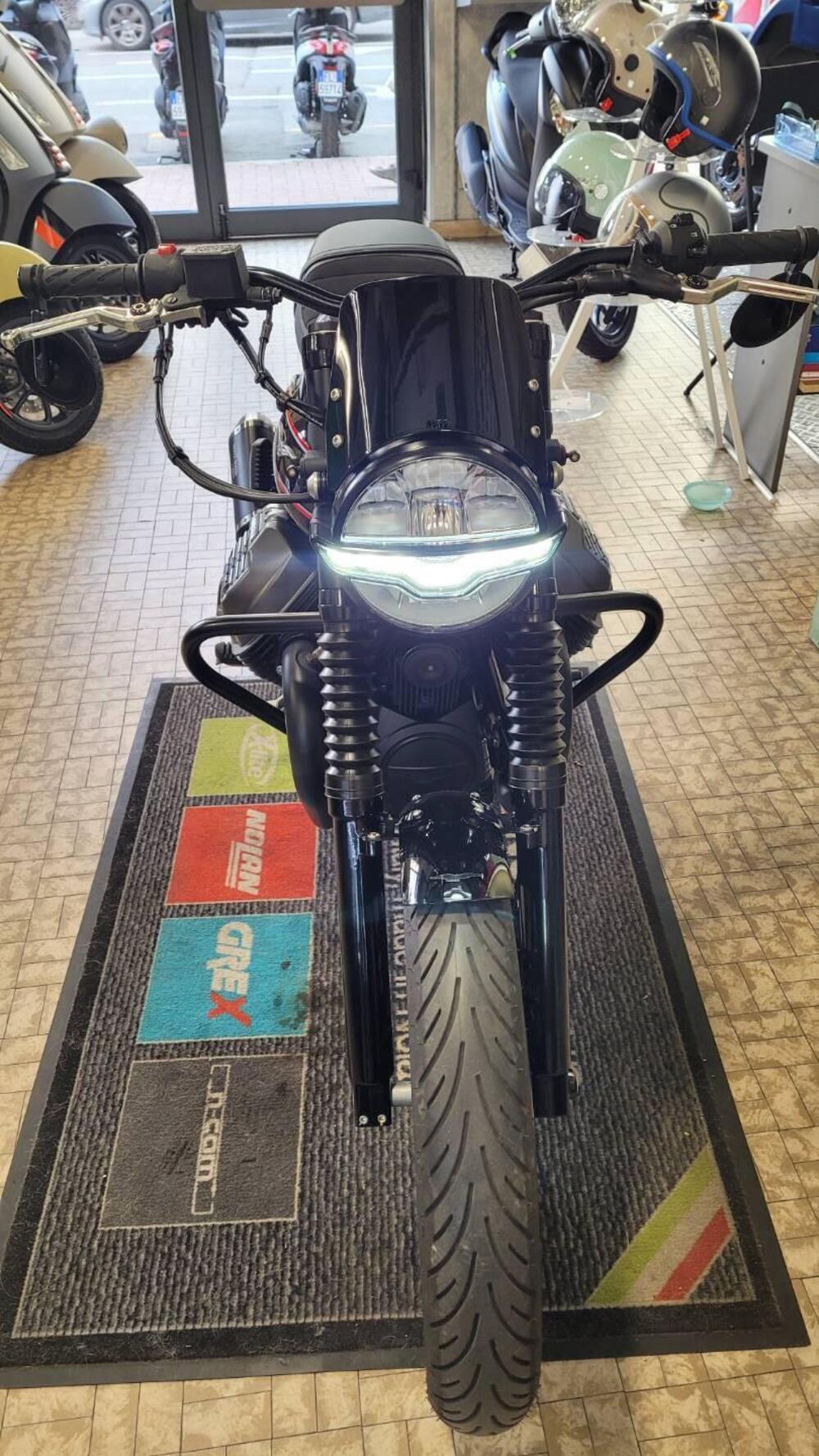 Moto Guzzi V7 Stone Special Edition (2022 - 25) (7)