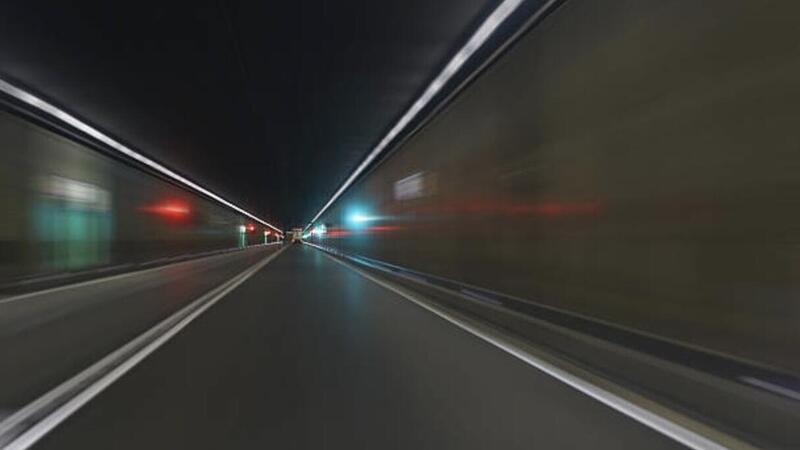 Record di infrazioni nel tunnel del San Gottardo: motociclista inglese compie 47 sorpassi vietati