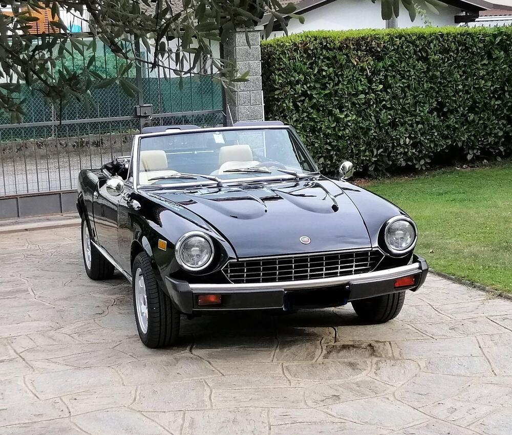 Fiat 124 Spider America 2000  I.E. d'epoca a Biella (14)