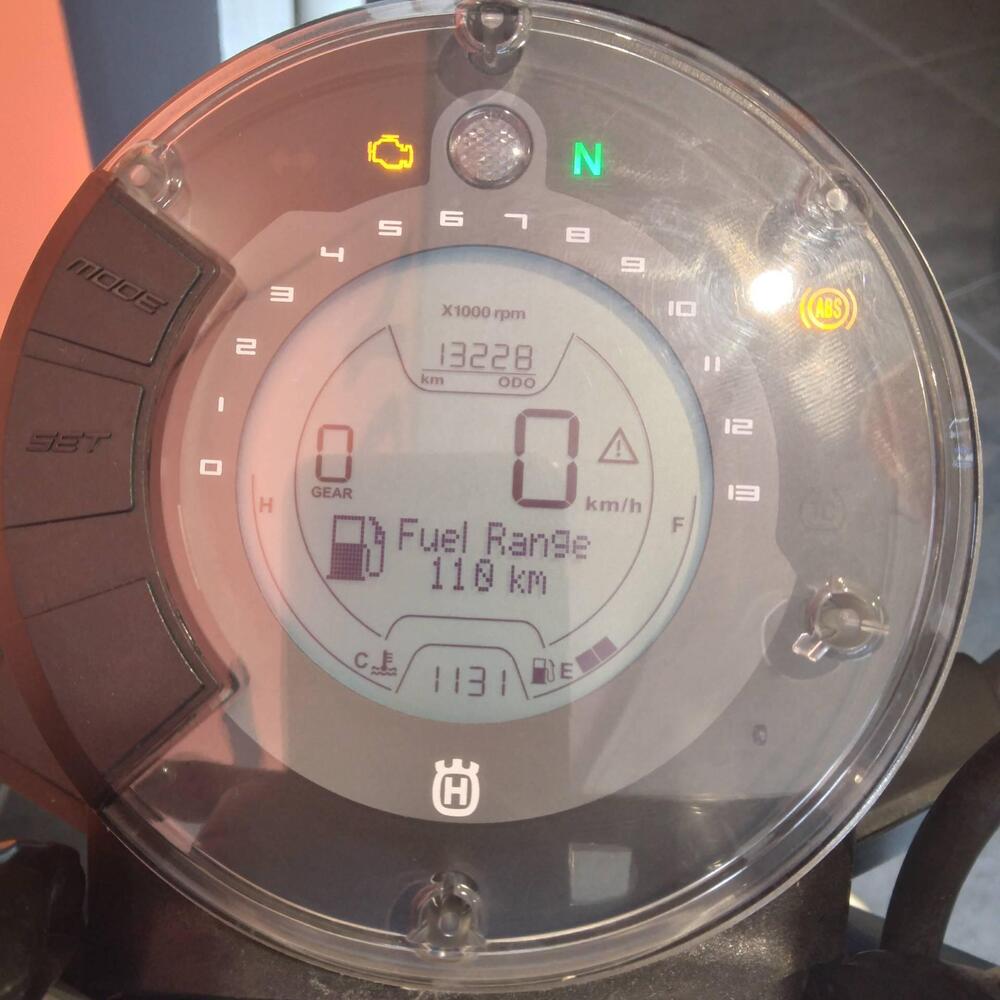 Husqvarna Svartpilen 401 (2021 - 23) (4)