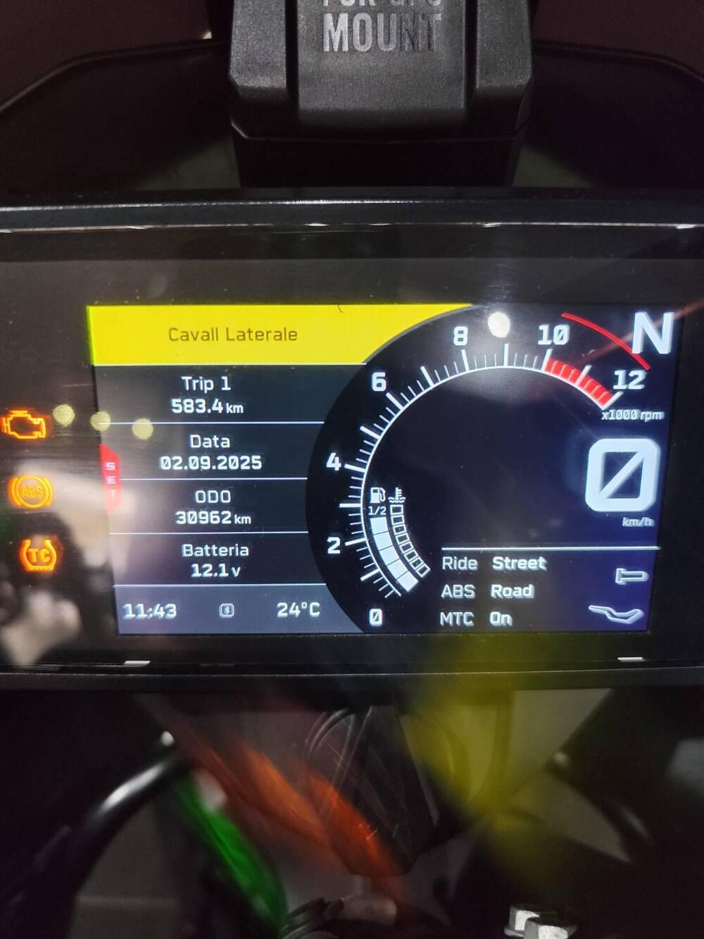 KTM 890 Adventure (2021) (9)