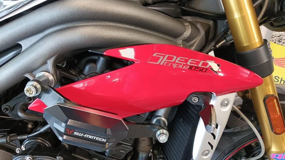 Triumph Speed Triple 1050 R ABS (2016 - 17) (10)