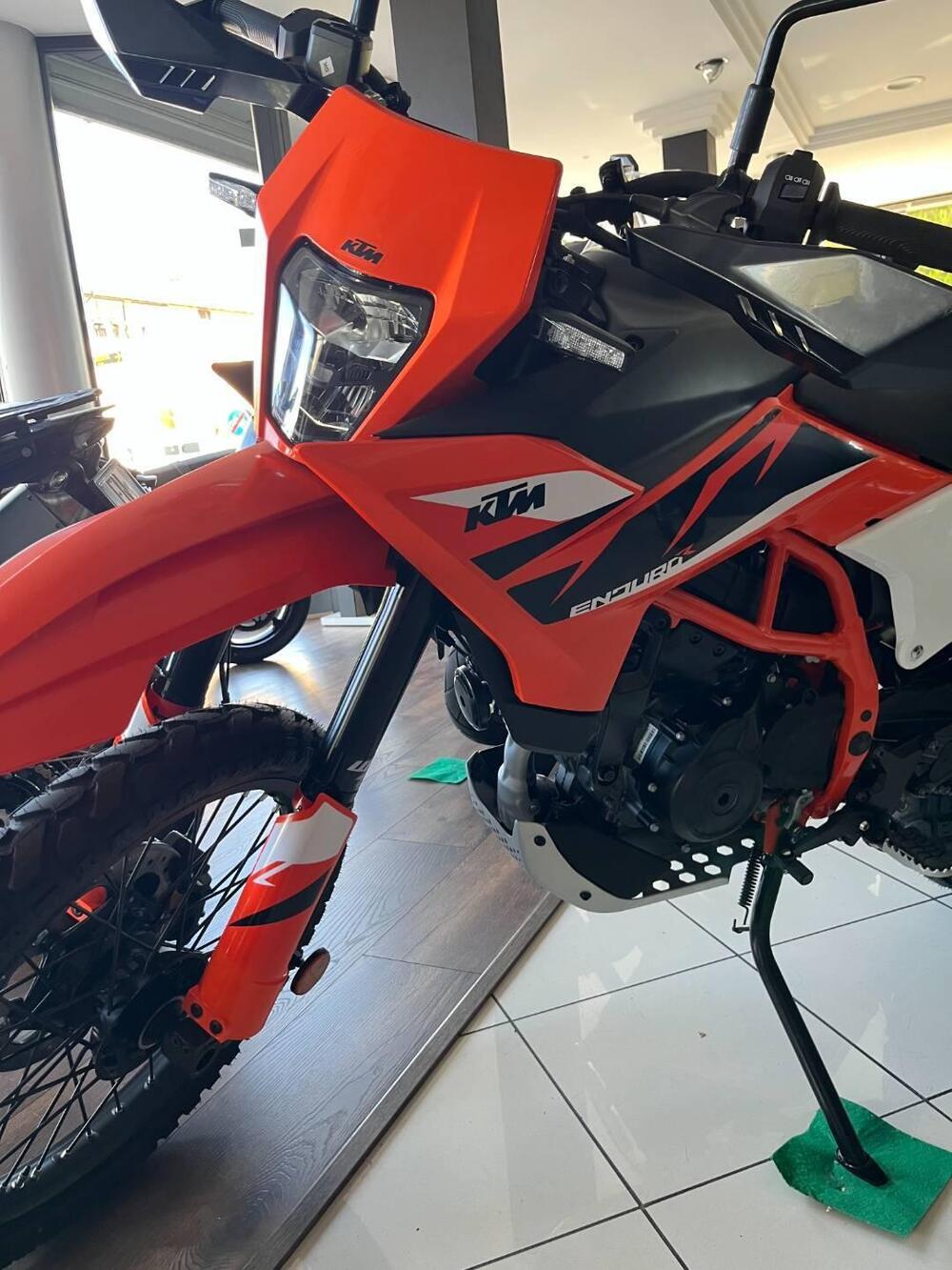 KTM 125 Enduro R (2025 - 26) (3)