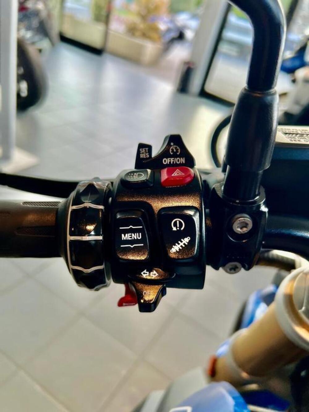 Bmw R 1250 R (2021 - 25) (4)