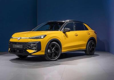 Nuova Volkswagen T-Roc 2026: scende in campo e le ha tutte contro. Top e Flop