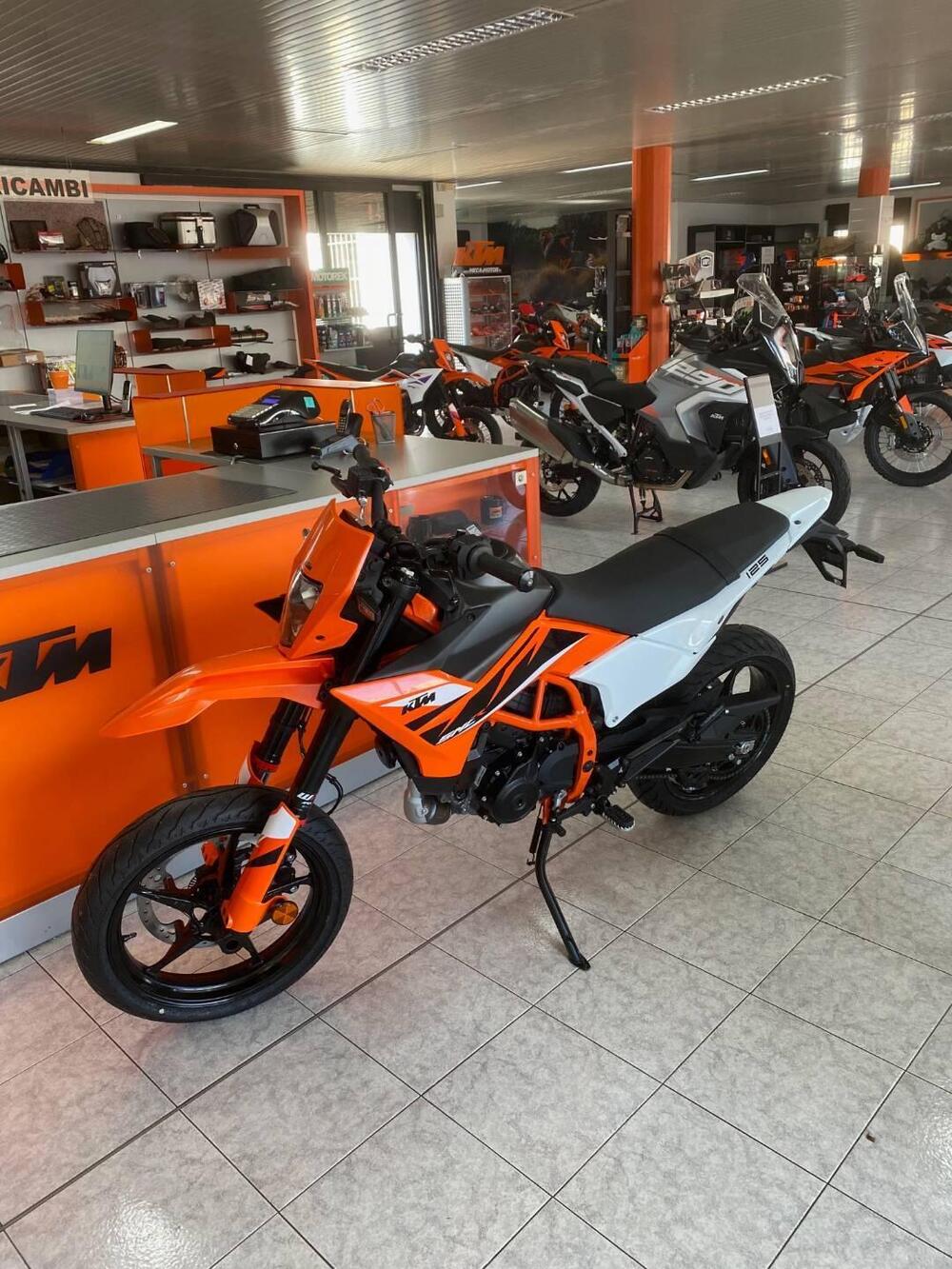 KTM 125 SMC R (2025 - 26) (3)