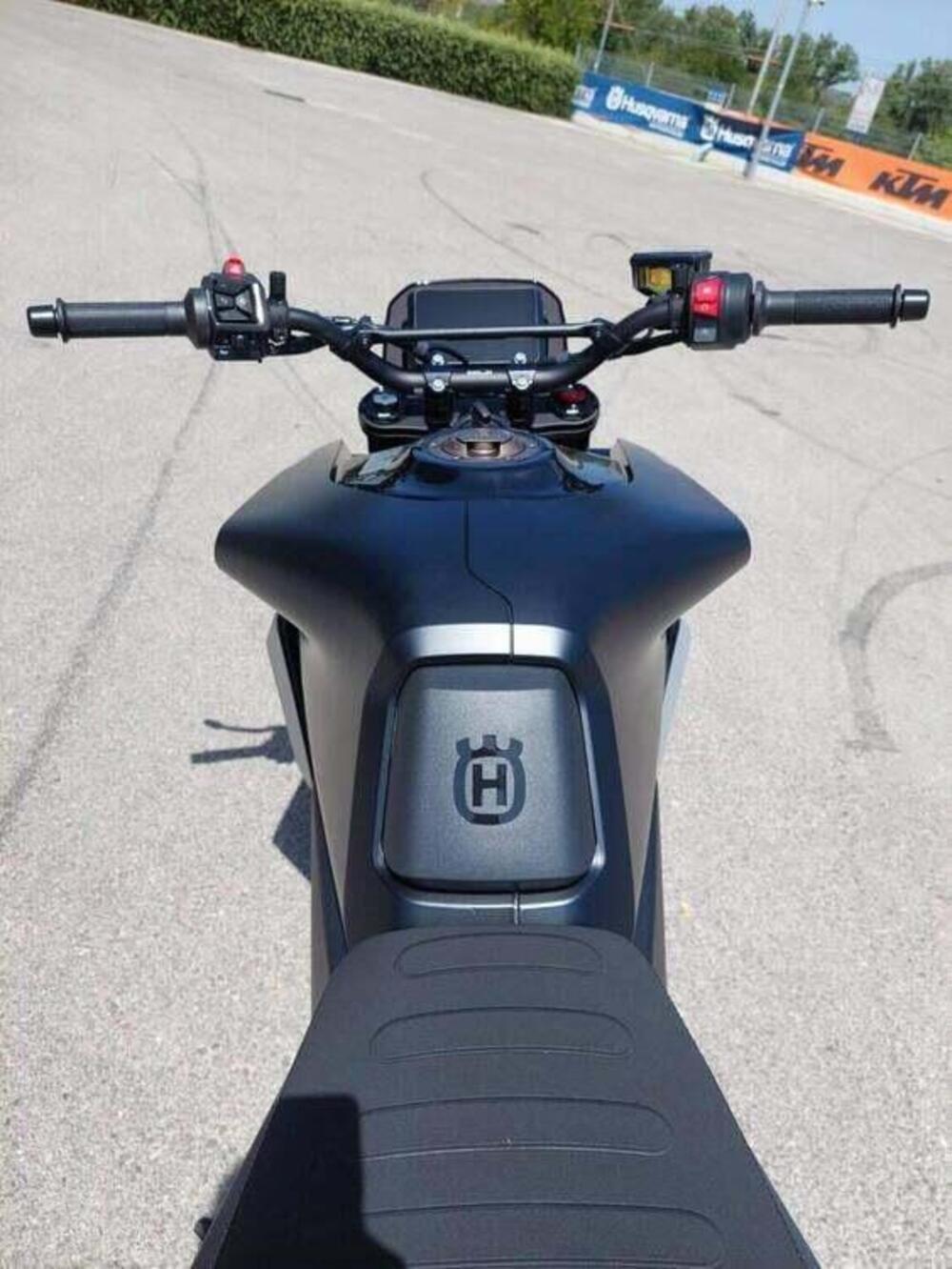 Husqvarna Svartpilen 801 (2024 - 25) (9)