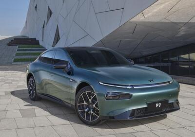 Xpeng P7 debutta in Europa: autonomia record da 820 km per la nuova berlina elettrica cinese