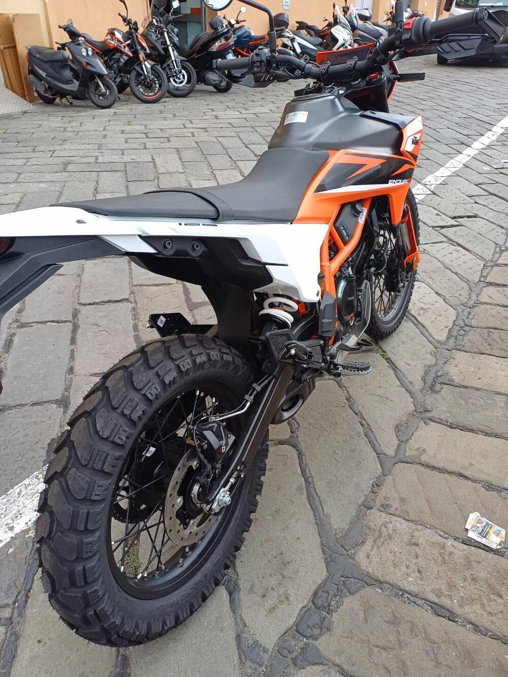 KTM 125 Enduro R (2025 - 26) (6)