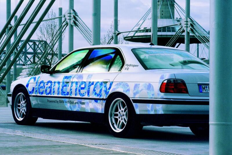 La BMW 750hL (E38), con il motore V12 a idrogeno