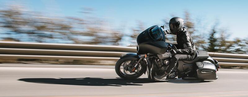 La Chieftain Powerplus Dark Horse in azione