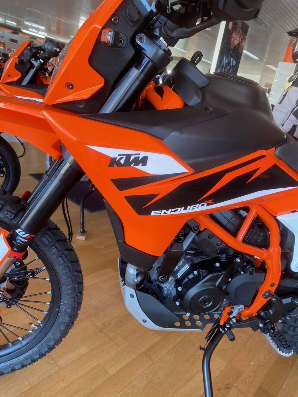 KTM 125 Enduro R (2025 - 26) (3)