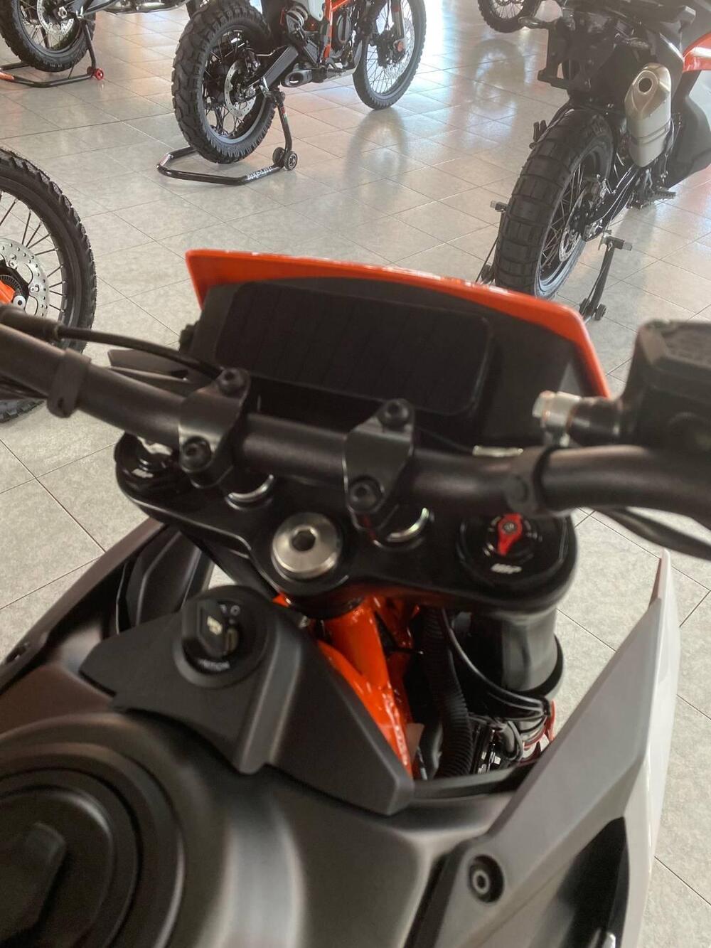 KTM 390 SMC R (2025 - 26) (4)