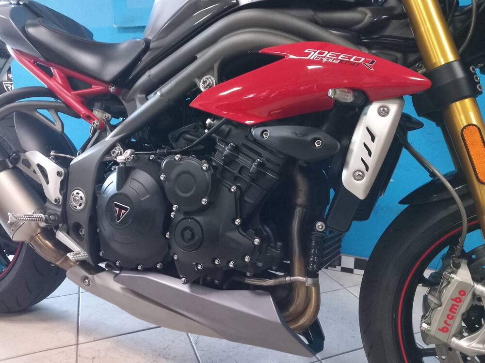Triumph Speed Triple 1050 R ABS (2016 - 17) (14)