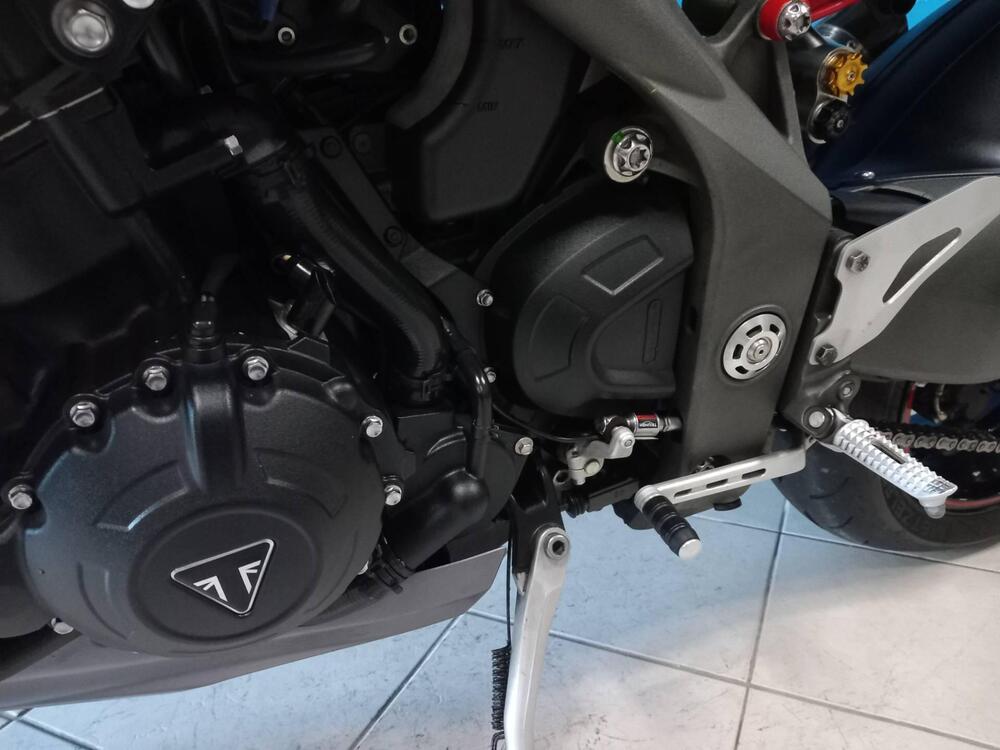Triumph Speed Triple 1050 R ABS (2016 - 17) (8)