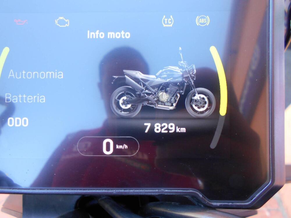 Husqvarna Svartpilen 801 (2024 - 26) (3)