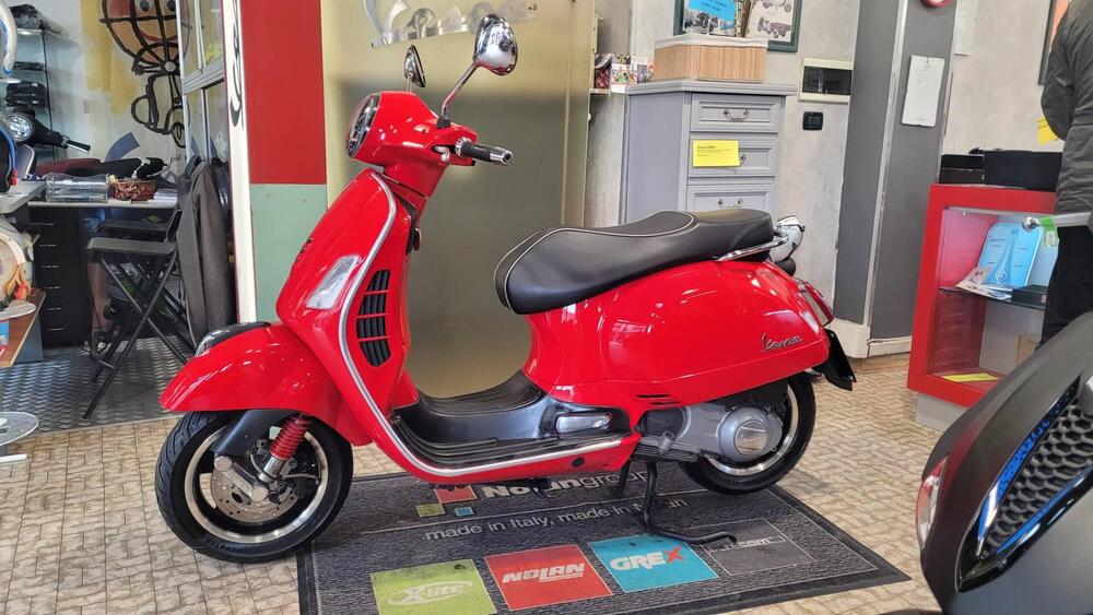Vespa GTS 300 Super (2017 - 18) (3)