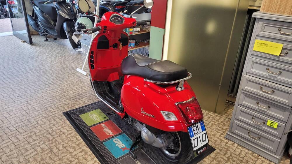 Vespa GTS 300 Super (2017 - 18) (4)