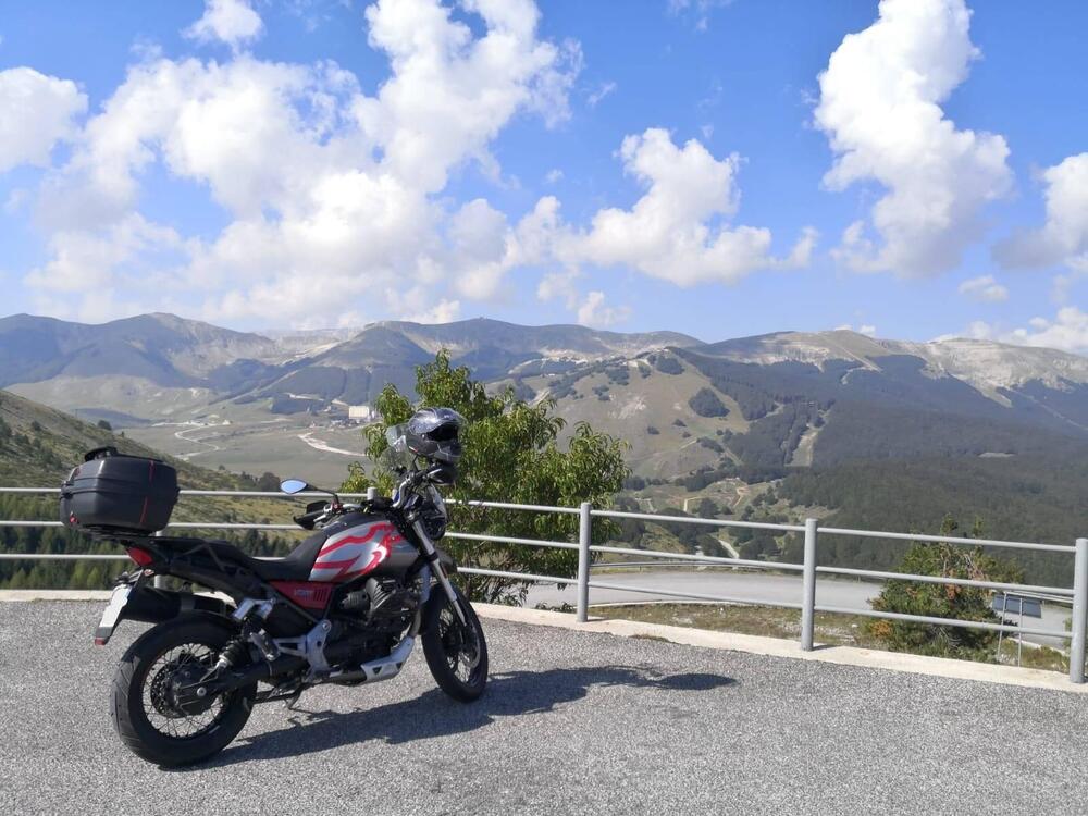 Moto Guzzi V85 TT Travel (2020)