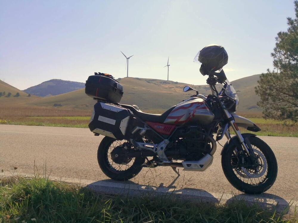 Moto Guzzi V85 TT Travel (2020) (2)