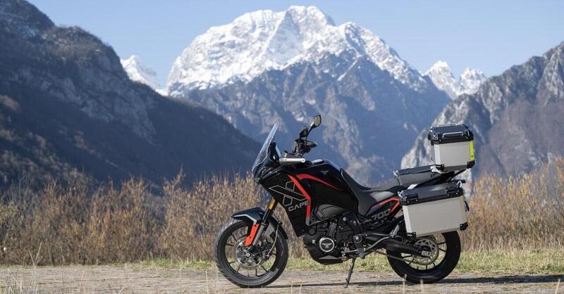 Moto Morini X-Cape 700 con cerchi in lega: 400 euro di sconto per convincere gli indecisi