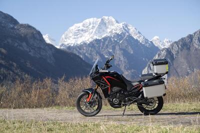 Moto Morini X-Cape 700 con cerchi in lega: 400 euro di sconto per convincere gli indecisi