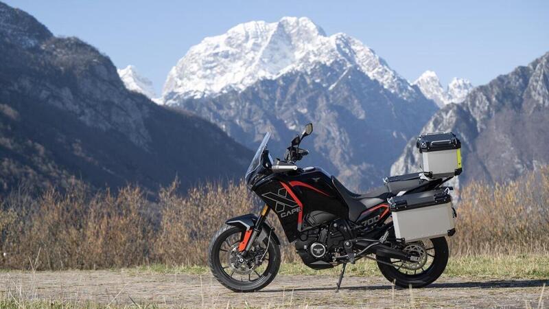 Moto Morini X-Cape 700 con cerchi in lega: 400 euro di sconto per convincere gli indecisi