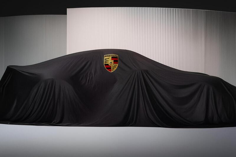 Nuova Porsche 911 Turbo 2025: debutto a Monaco con 700 CV e cuore ibrido