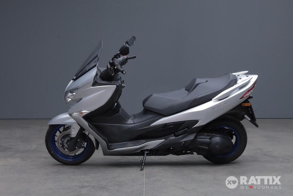 Suzuki Burgman 400 (2022 - 24) (3)