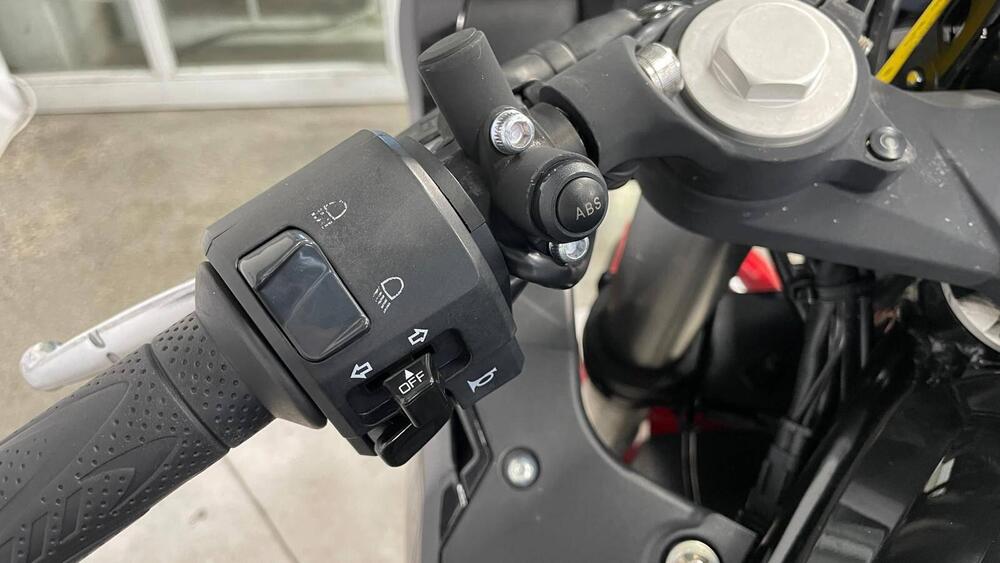 Benelli BN 302 R (2017 - 20) (11)