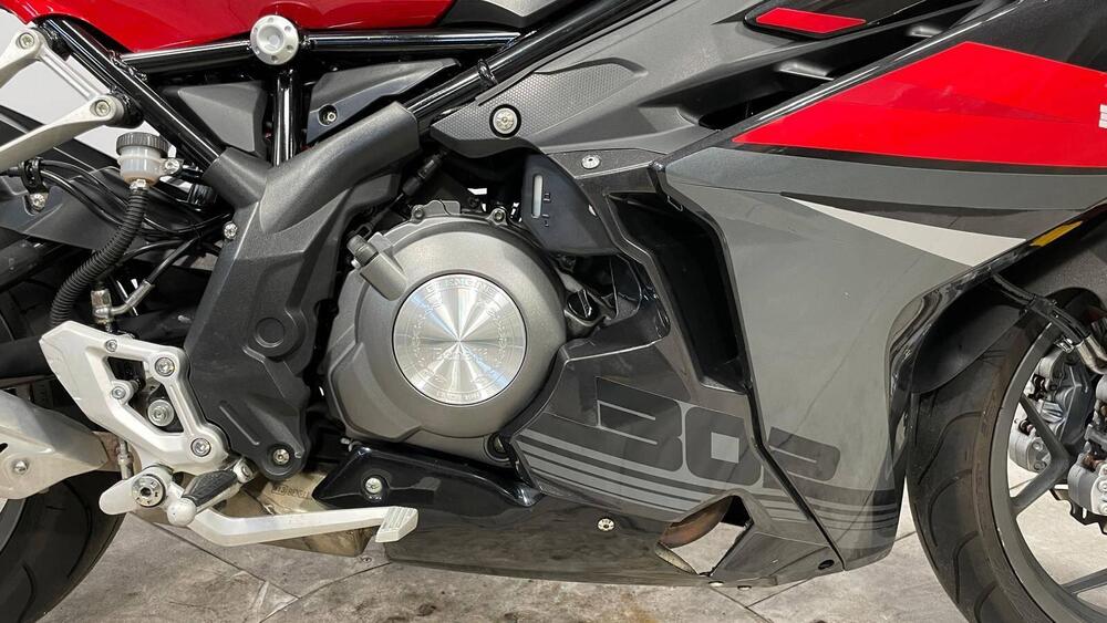 Benelli BN 302 R (2017 - 20) (4)