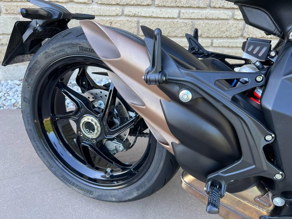 MV Agusta Brutale 800 R (2023 - 25) (3)