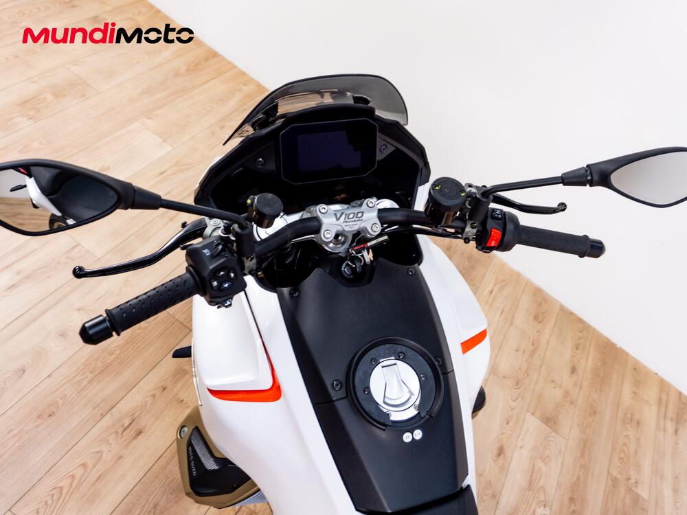 Moto Guzzi V100 Mandello (2022 - 24) (11)