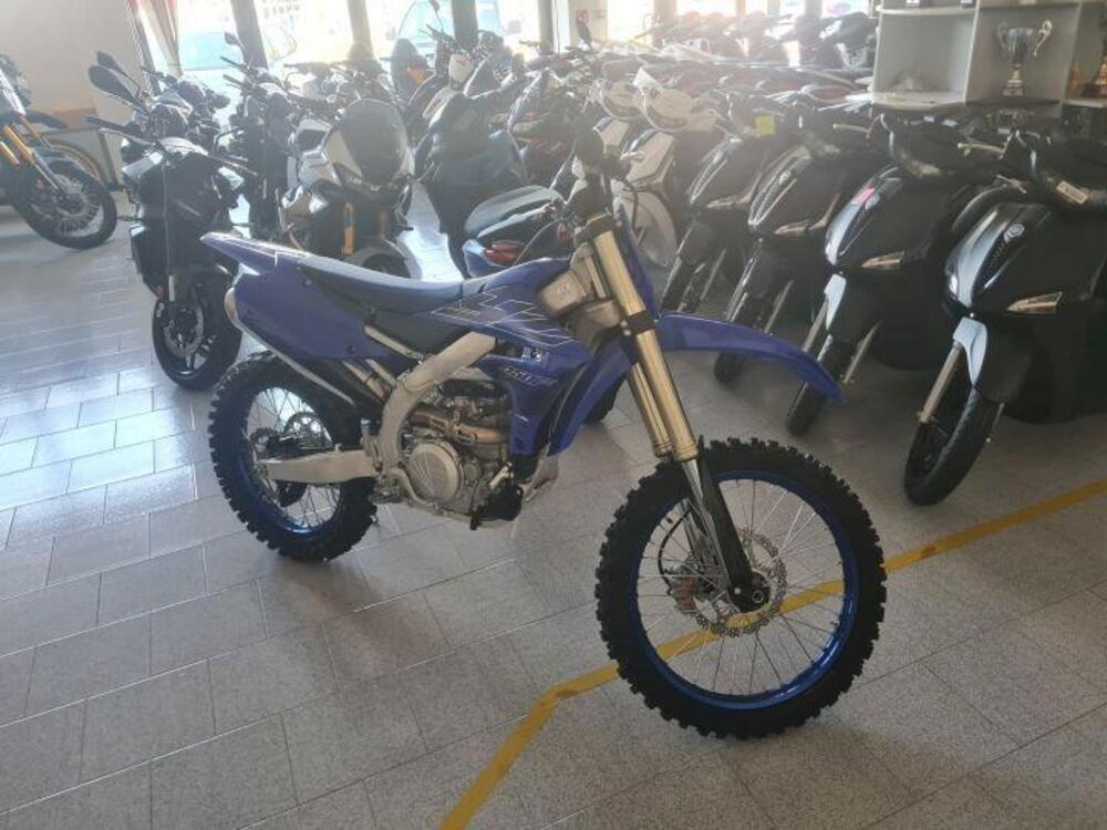 Yamaha YZ 450 F (2022) (2)