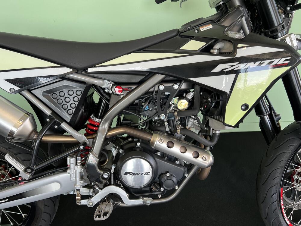 Fantic Motor XMF 125 Motard Performance 4t (2021 - 22) (9)