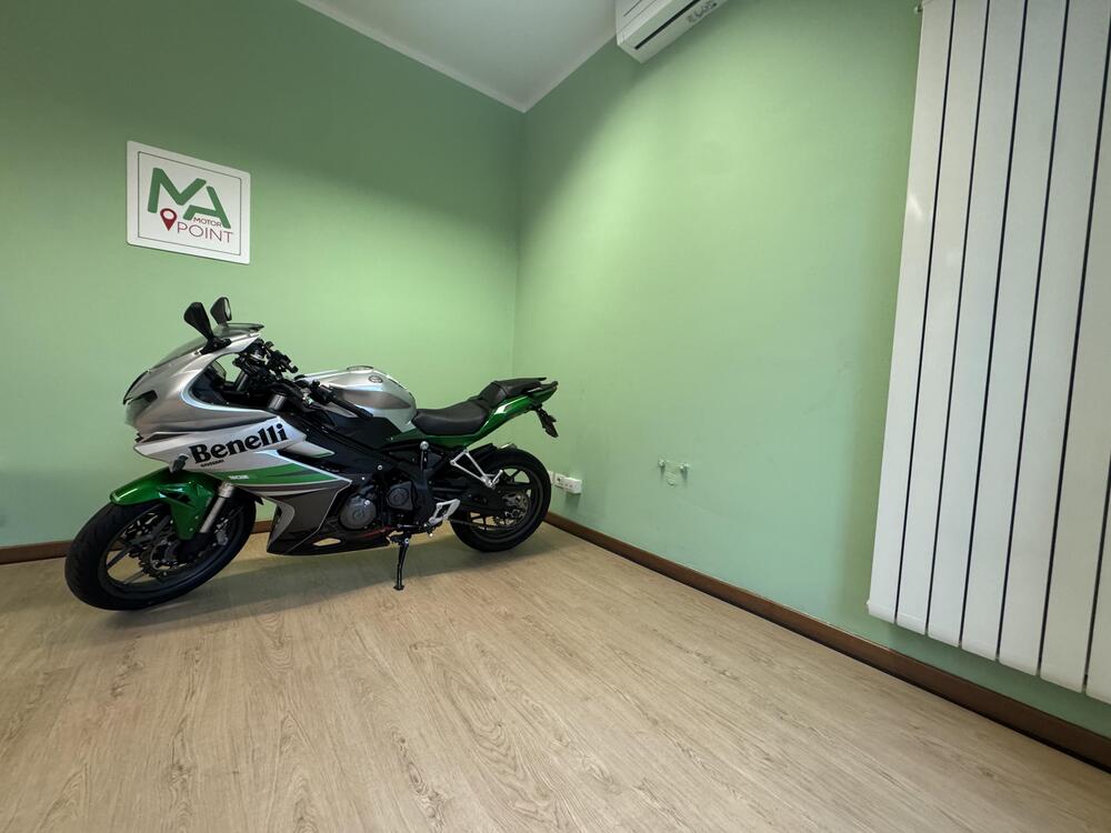 Benelli BN 302 R (2017 - 20) (2)