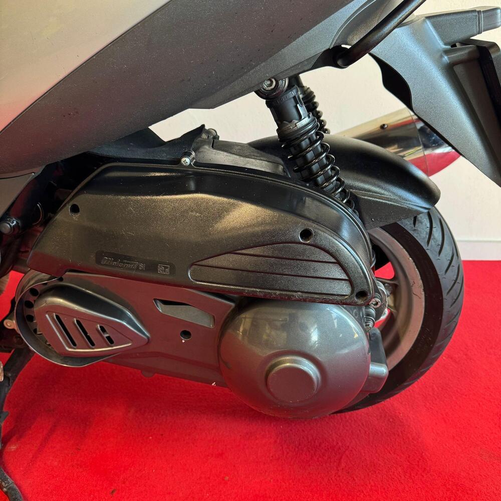 Malaguti Madison 400 4T (7)