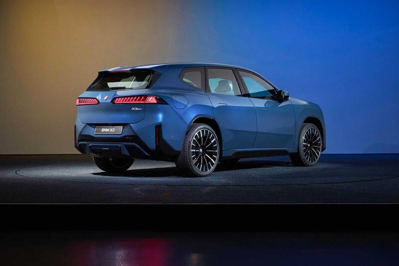 Posteriore nuova BMW iX3