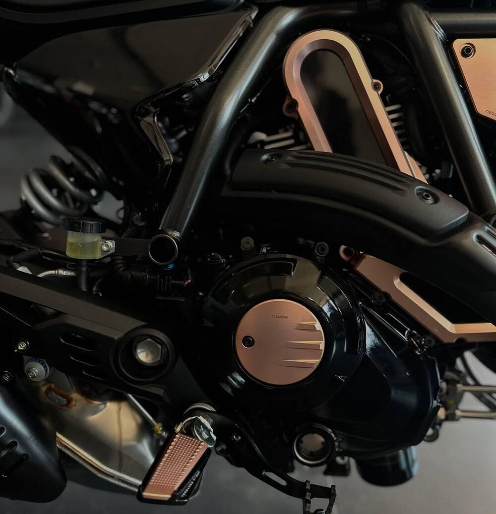 Ducati Scrambler 800 10° Anniversario Rizoma Edition (2025) (7)