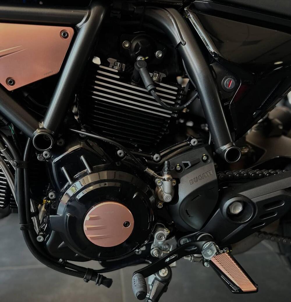 Ducati Scrambler 800 10° Anniversario Rizoma Edition (2025) (8)