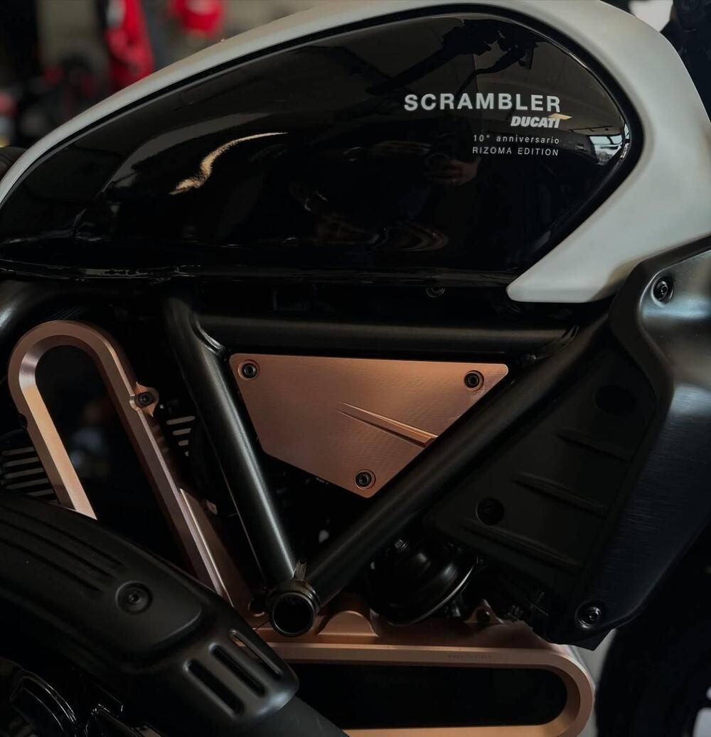 Ducati Scrambler 800 10° Anniversario Rizoma Edition (2025) (9)