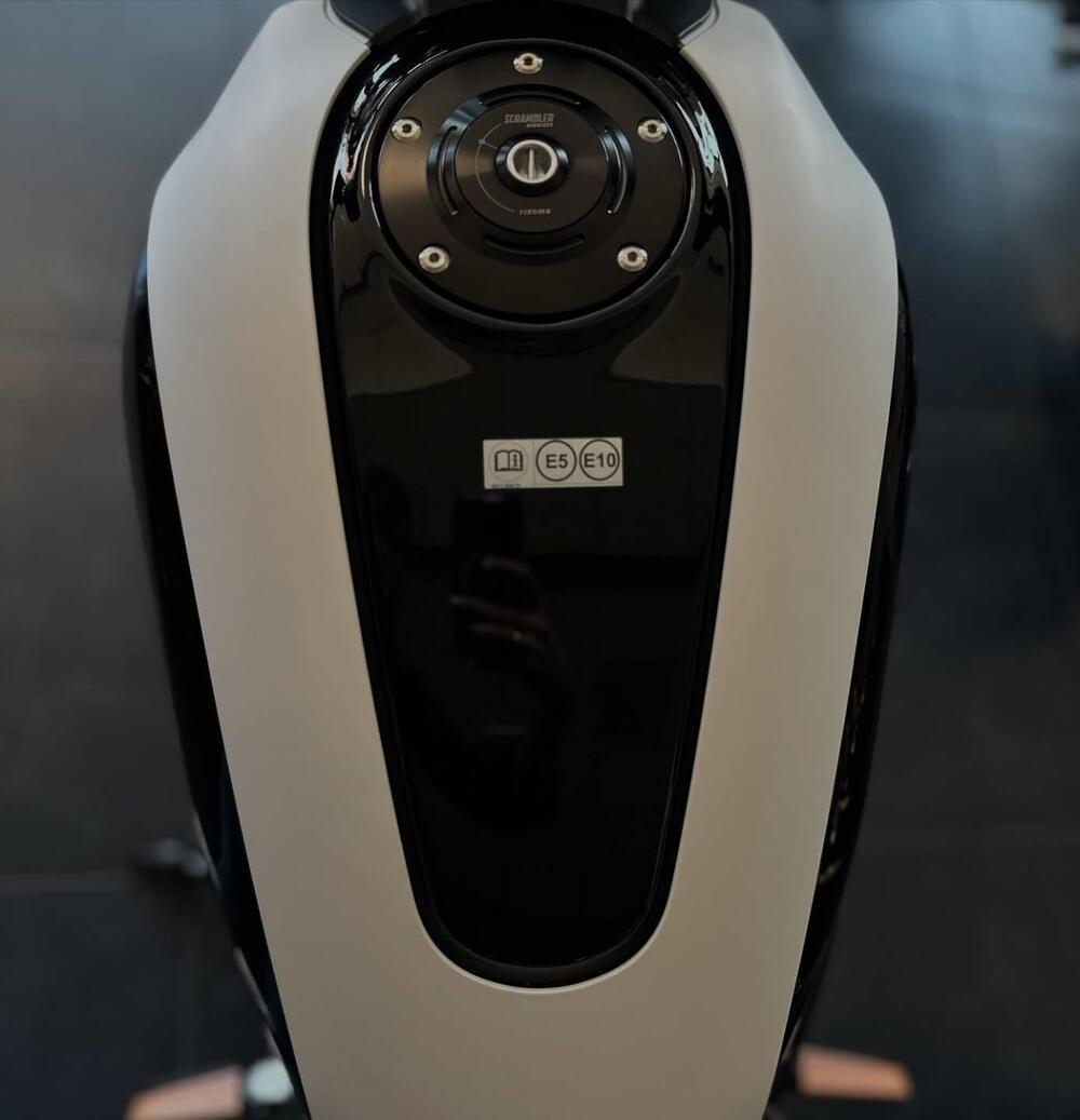 Ducati Scrambler 800 10° Anniversario Rizoma Edition (2025) (10)