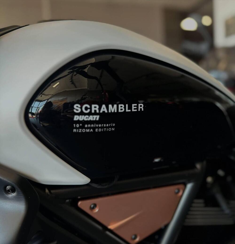 Ducati Scrambler 800 10° Anniversario Rizoma Edition (2025) (11)