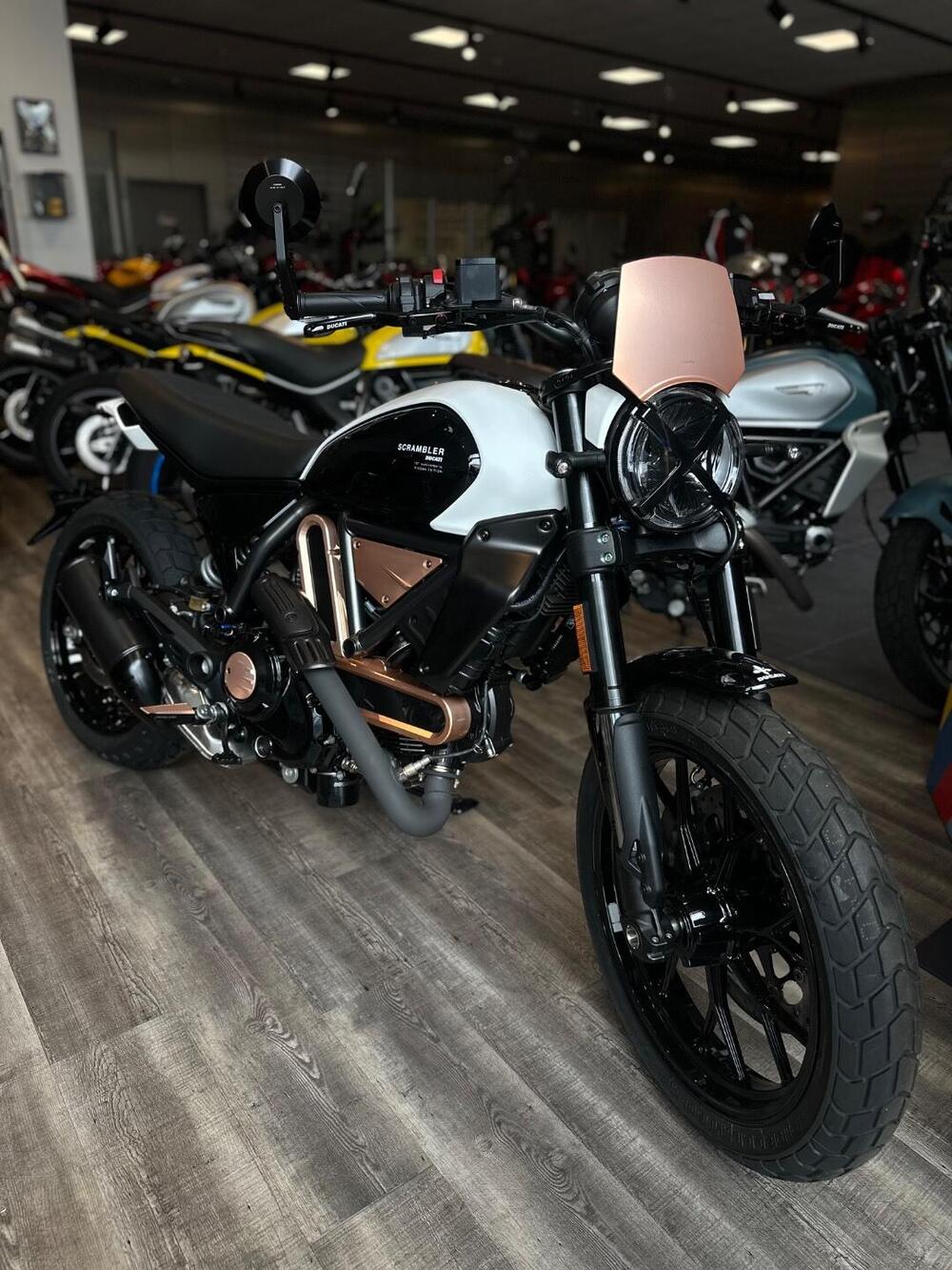 Ducati Scrambler 800 10° Anniversario Rizoma Edition (2025) (3)