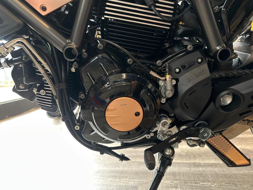 Ducati Scrambler 800 10° Anniversario Rizoma Edition (2025) (17)