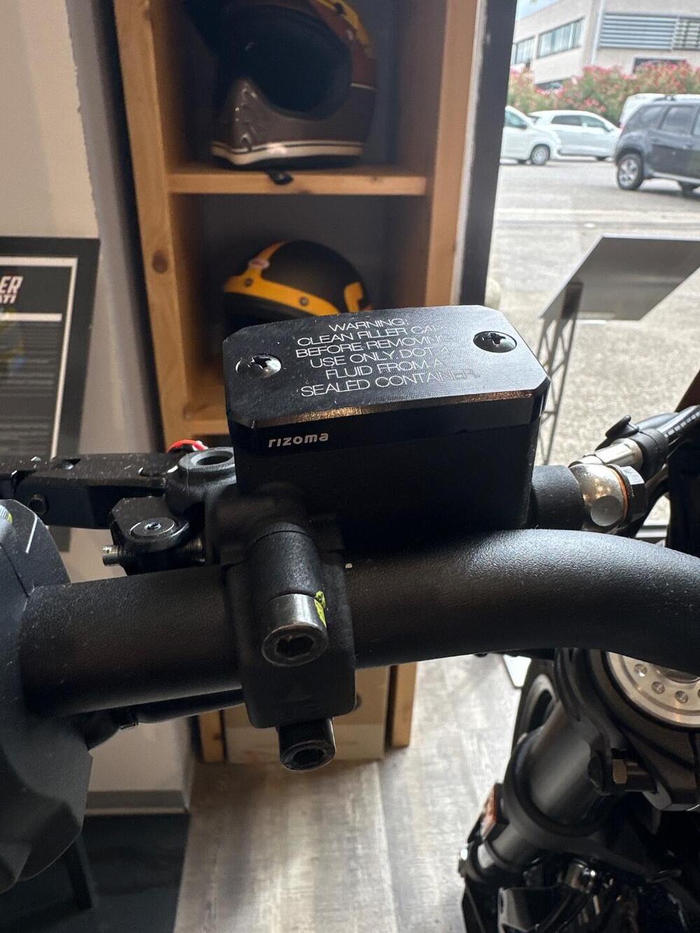 Ducati Scrambler 800 10° Anniversario Rizoma Edition (2025) (19)