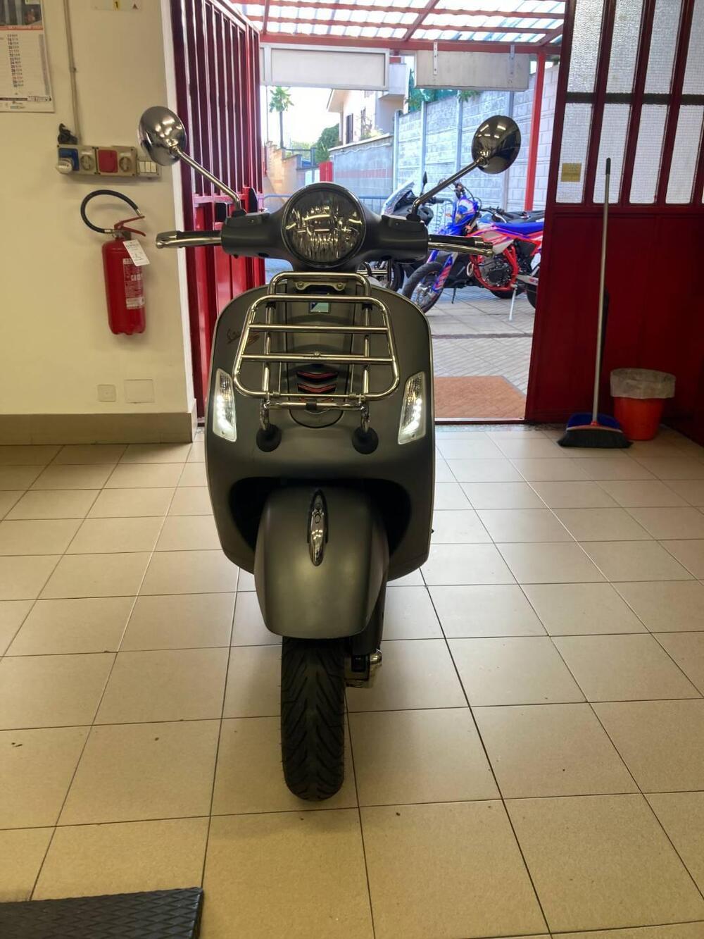 Vespa GTS 300 Super (2008 - 16) (2)