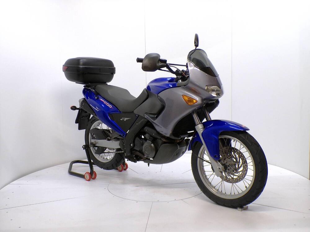 Aprilia Pegaso 650 IE (2001 - 02) (2)