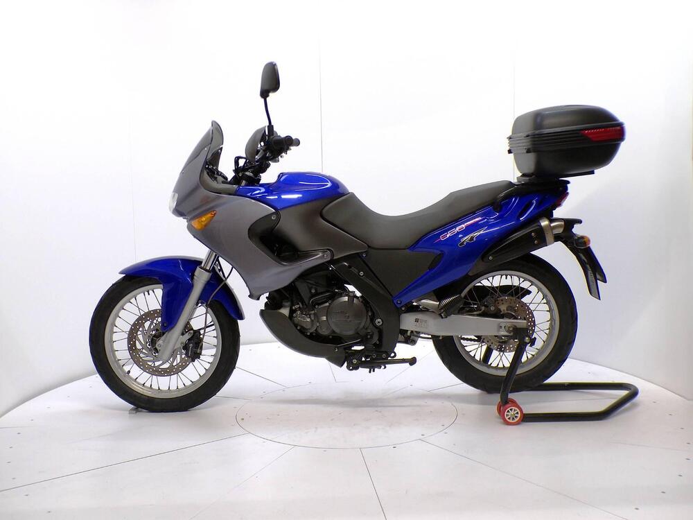 Aprilia Pegaso 650 IE (2001 - 02) (4)